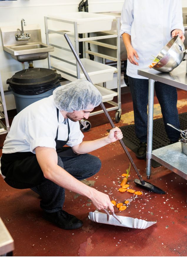 Restaurant kitchen deep cleaning